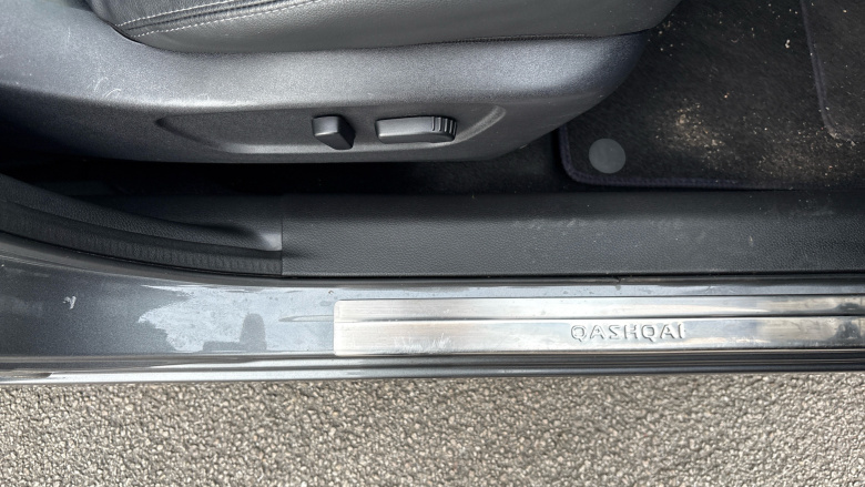 Nissan Qashqai 1.3 DiG-T Tekna 5dr Petrol Hatchback